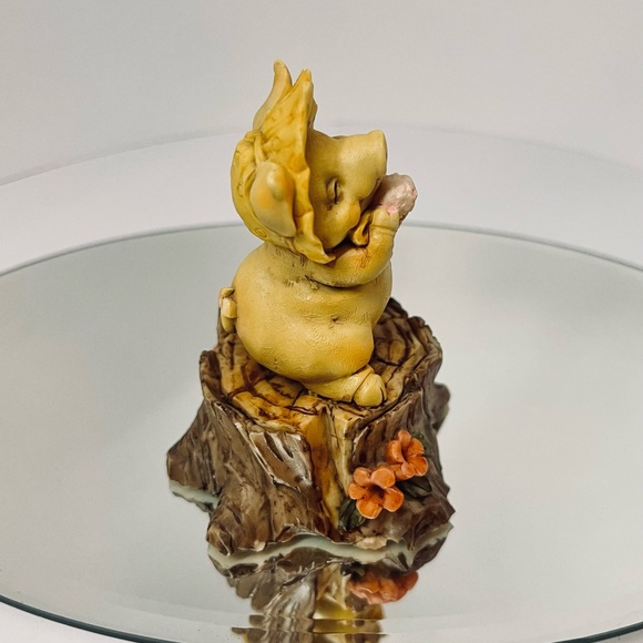 Pigsville 1992 Piglet Figurine Eating Ice Cream Wearing a Bonnet Sitting On Log - Picture 4 of 5